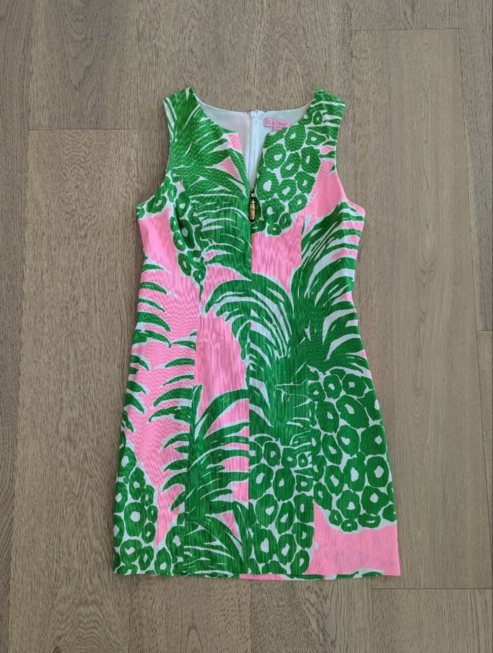 Lilly Pulitzer Pink Logo Tag on Light Green Fabric